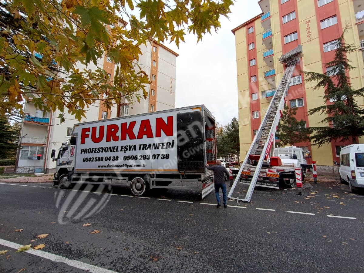 Bakı Asansörlü Nakliye Sistemi Kurulum Detayı